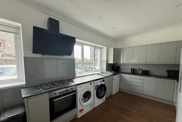 7 bed house, Addison Road, North Hill, Plymouth, PL48LL - Image 3